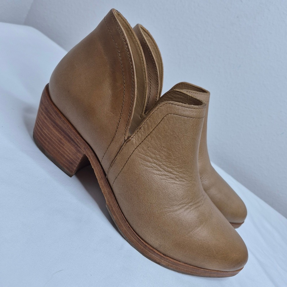 Nisolo Mia Everyday Ankle Bootie Almond Leather V-Cut Pointed Toe 8 Peru Western